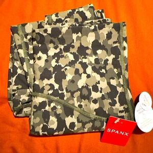 Spanx booty boost 7/8 length leggings dark palm NWT size M